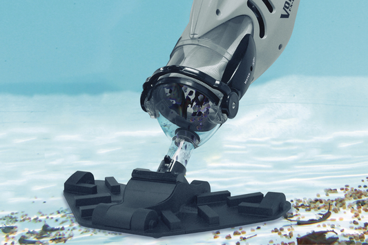 Volt Fx 8 Li affordable pool vacuum cleaning a pool